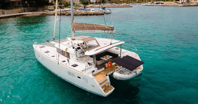 Semi-Private Caldera Dream Cruise, Food & Thirasia