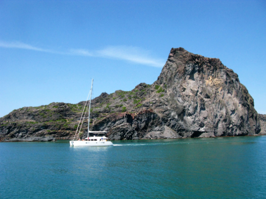 Semi-Private Caldera Dream Cruise, Food & Thirasia