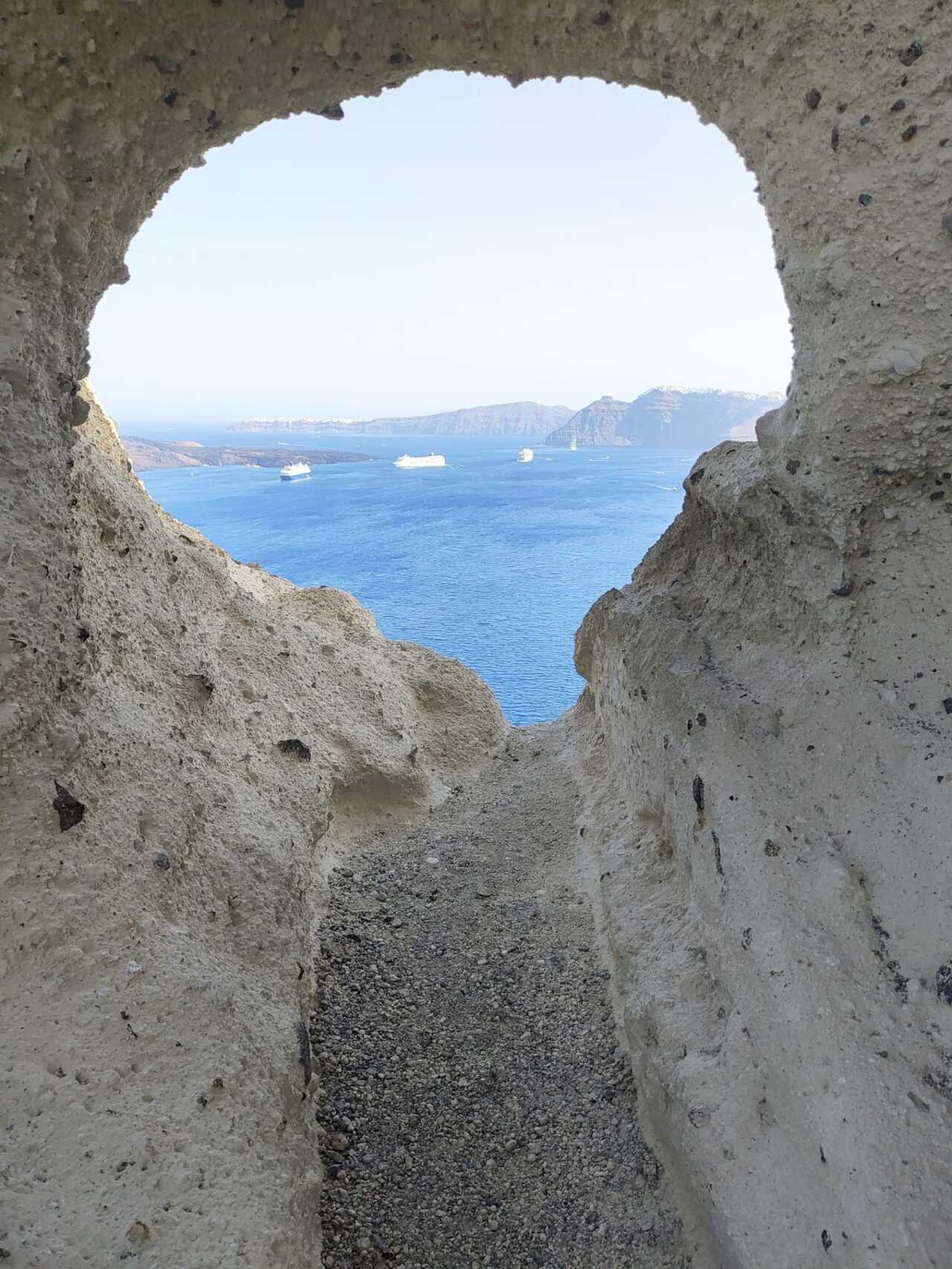 Santorini: Private Sightseeing Tour with Local Guide 3-7h