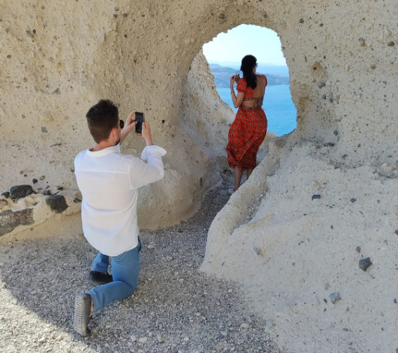 Santorini: Private Sightseeing Tour with Local Guide 3-7h