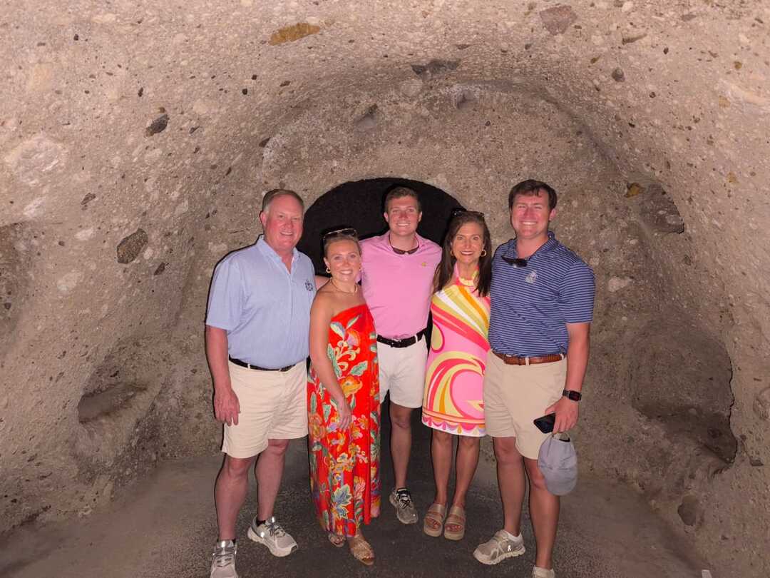 Santorini: Private Sightseeing Tour with Local Guide 3-7h