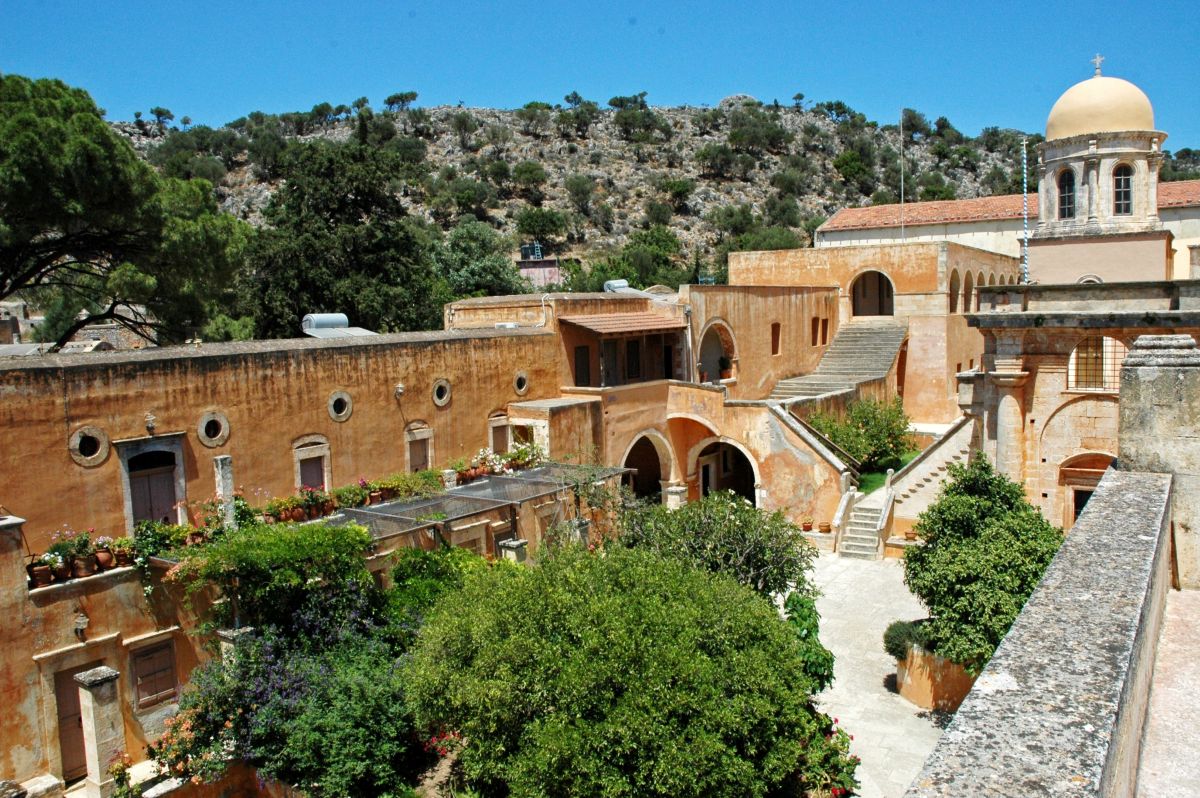 Private Akrotiri Peninsula Half Day Tour | Monasteries, Seitan Limania View & Marathi Beach