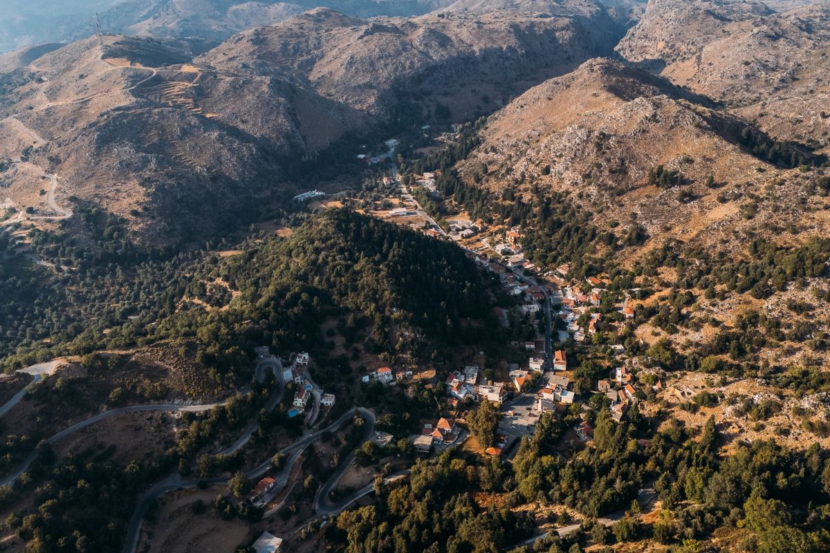 Half Day Private Tour at Botanical Garden & Scenic Therisso Gorge