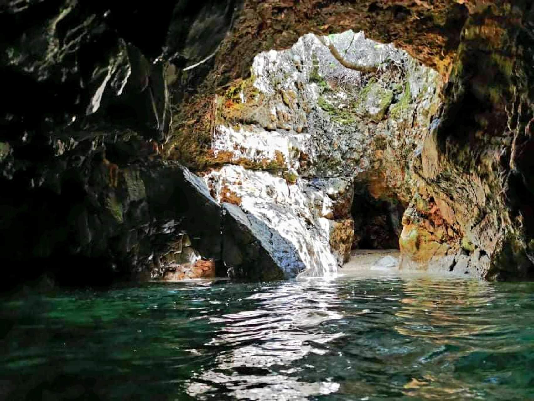 Adorios Plavnik Island