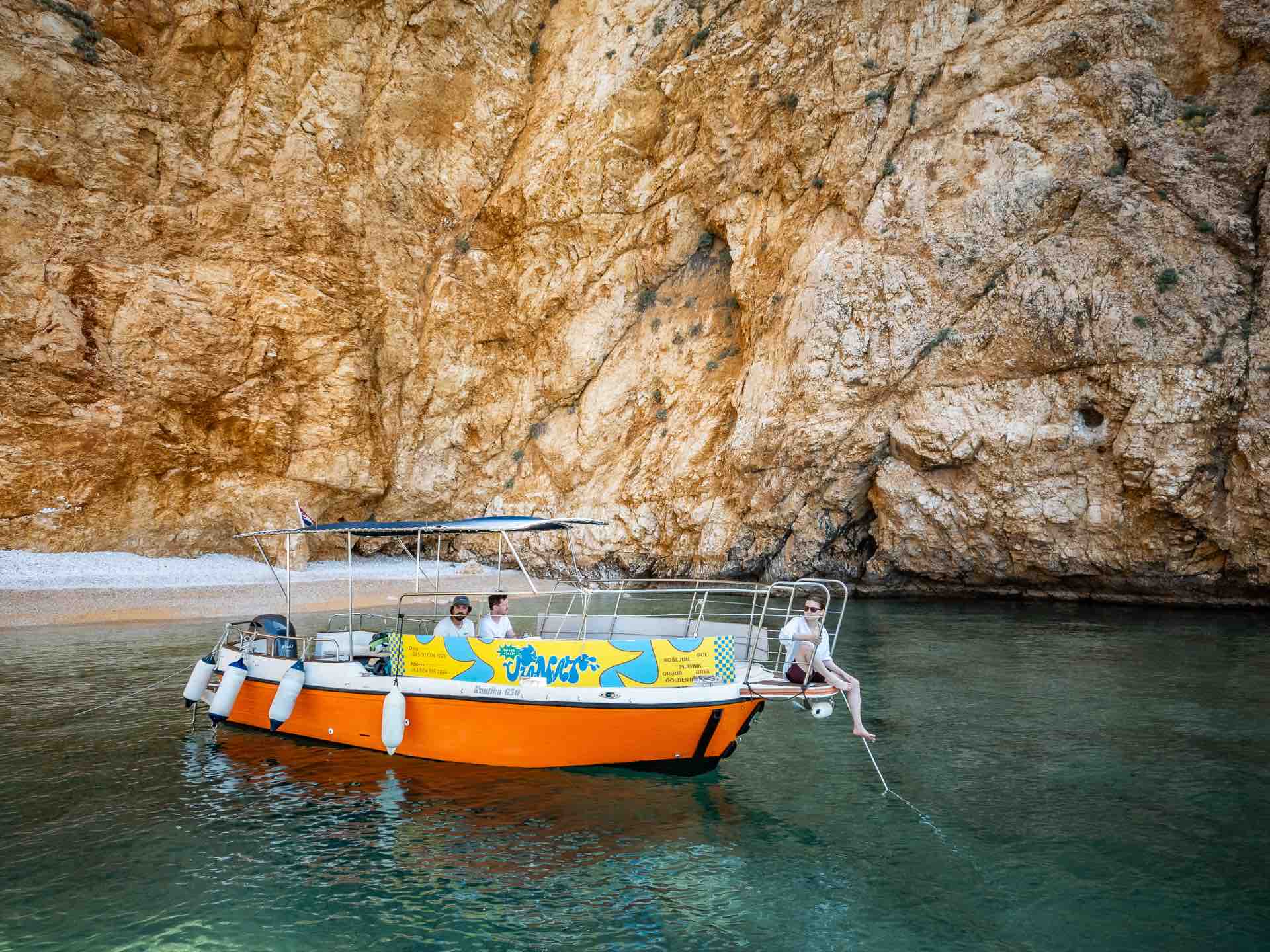 Adorios Plavnik Island