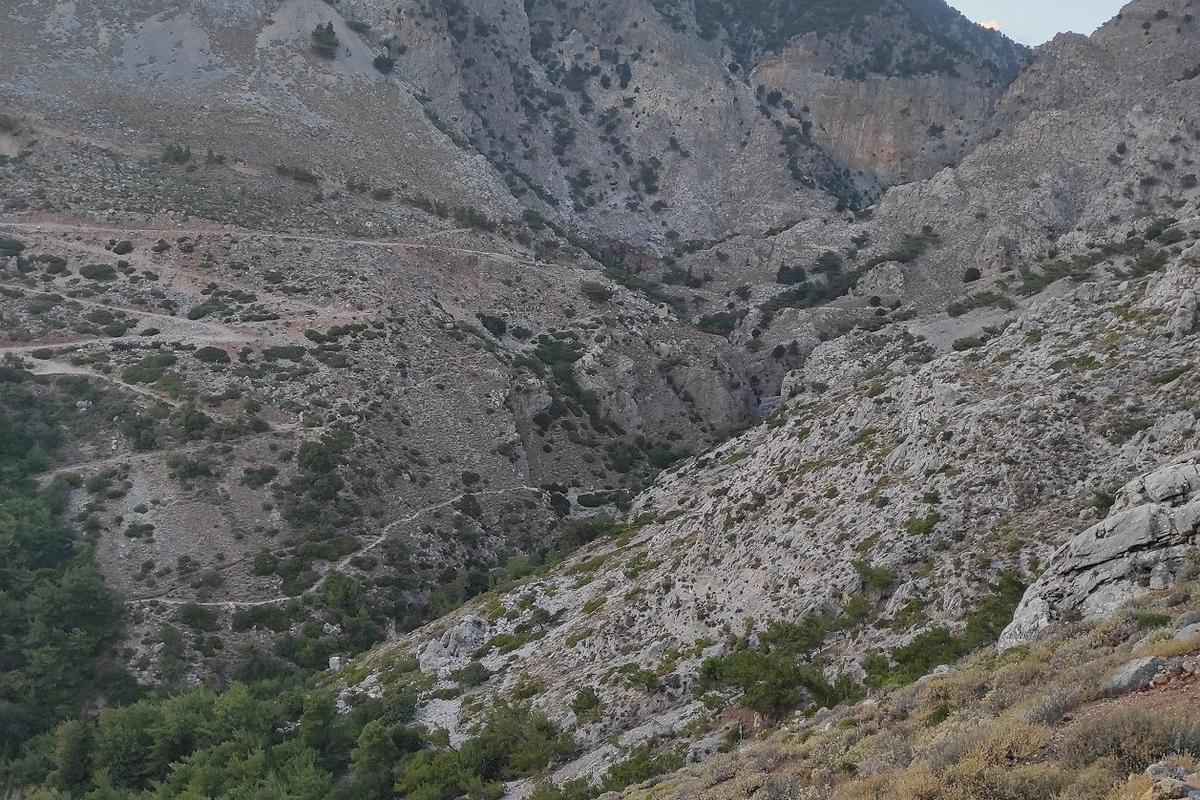 Private Trekking Rouvas Gorge