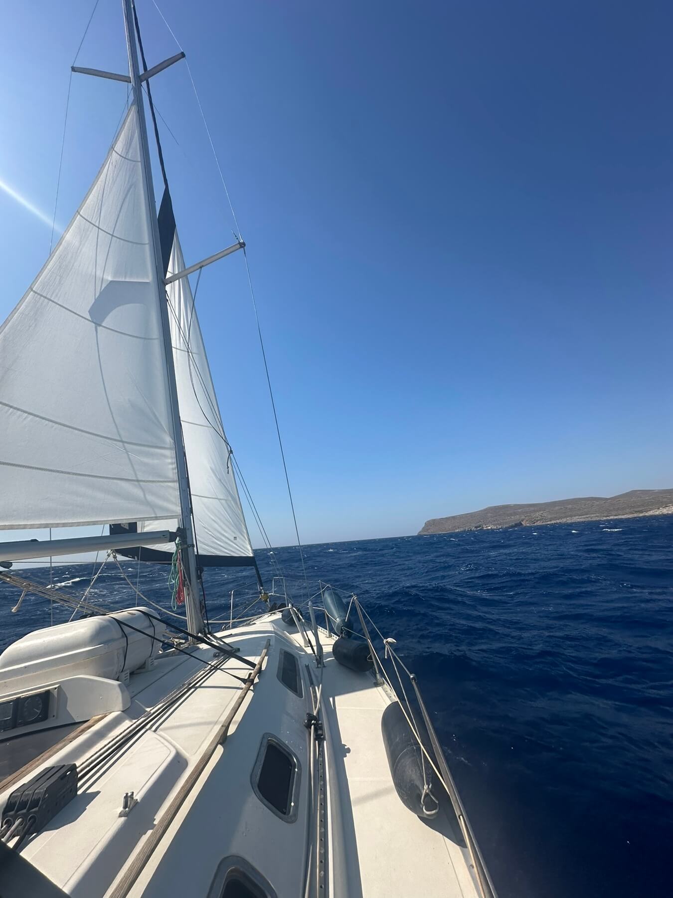 Sailing Cruise to Dia Island with Free Meal, Drinks and SUP