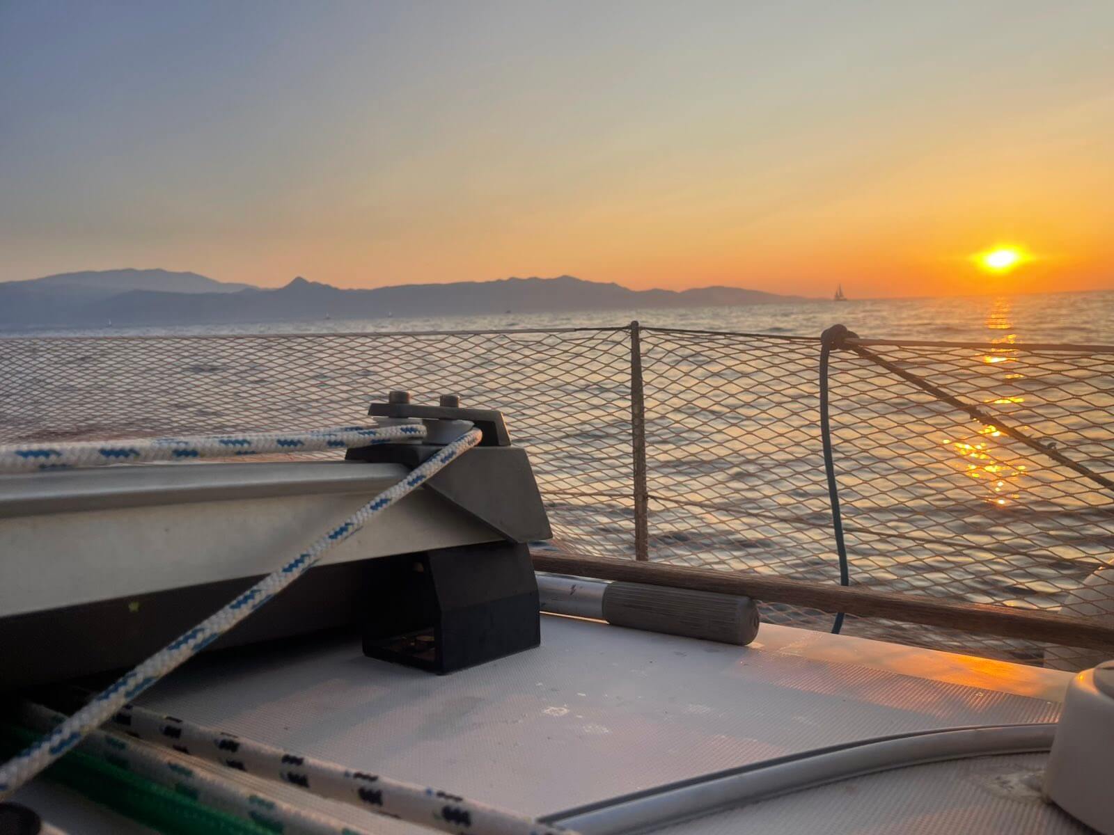 Heraklion: Private Couples Sailing Cruise with Meal and Wine