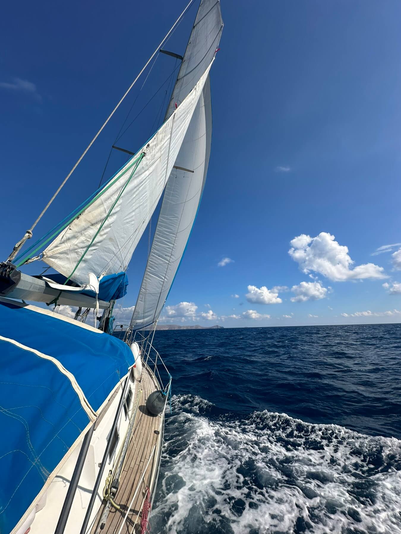 Private Sailing Cruise to Caves & Beaches for SUP & Lunch