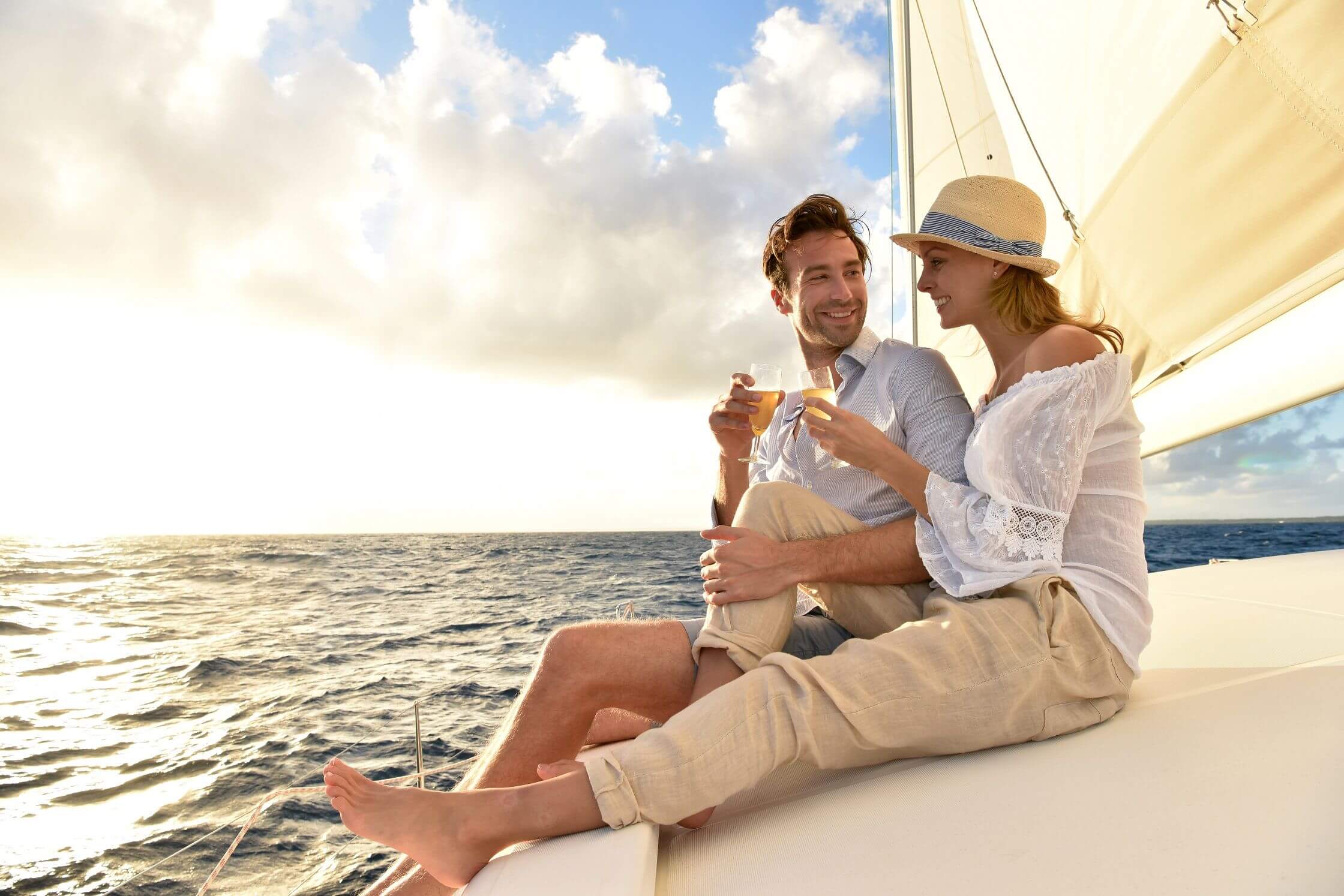 Heraklion: Private Couples Sailing Cruise with Meal and Wine