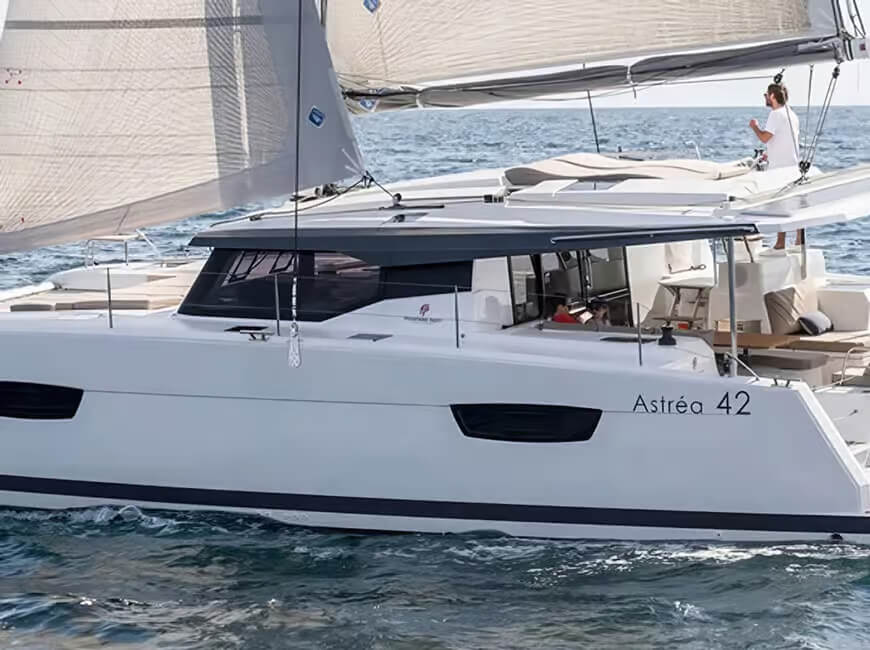 Heraklion: Private Premium Catamaran Cruise to Dia Island