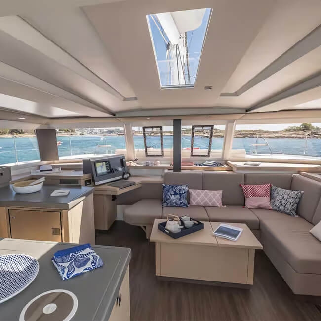 Heraklion: Private Premium Catamaran Cruise to Dia Island