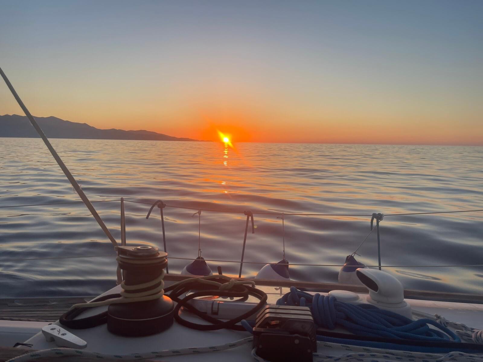 Heraklion: Private Couples Sailing Cruise with Meal and Wine