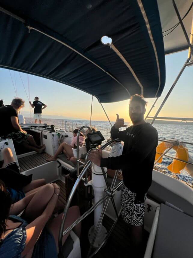 Sailing Cruise to Dia Island with Free Meal, Drinks and SUP