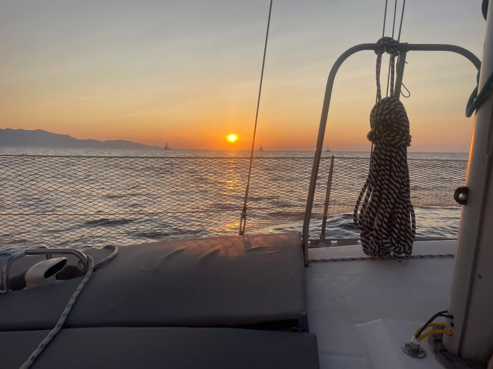 Heraklion: Overnight Private Sailing Cruise to Dia Island