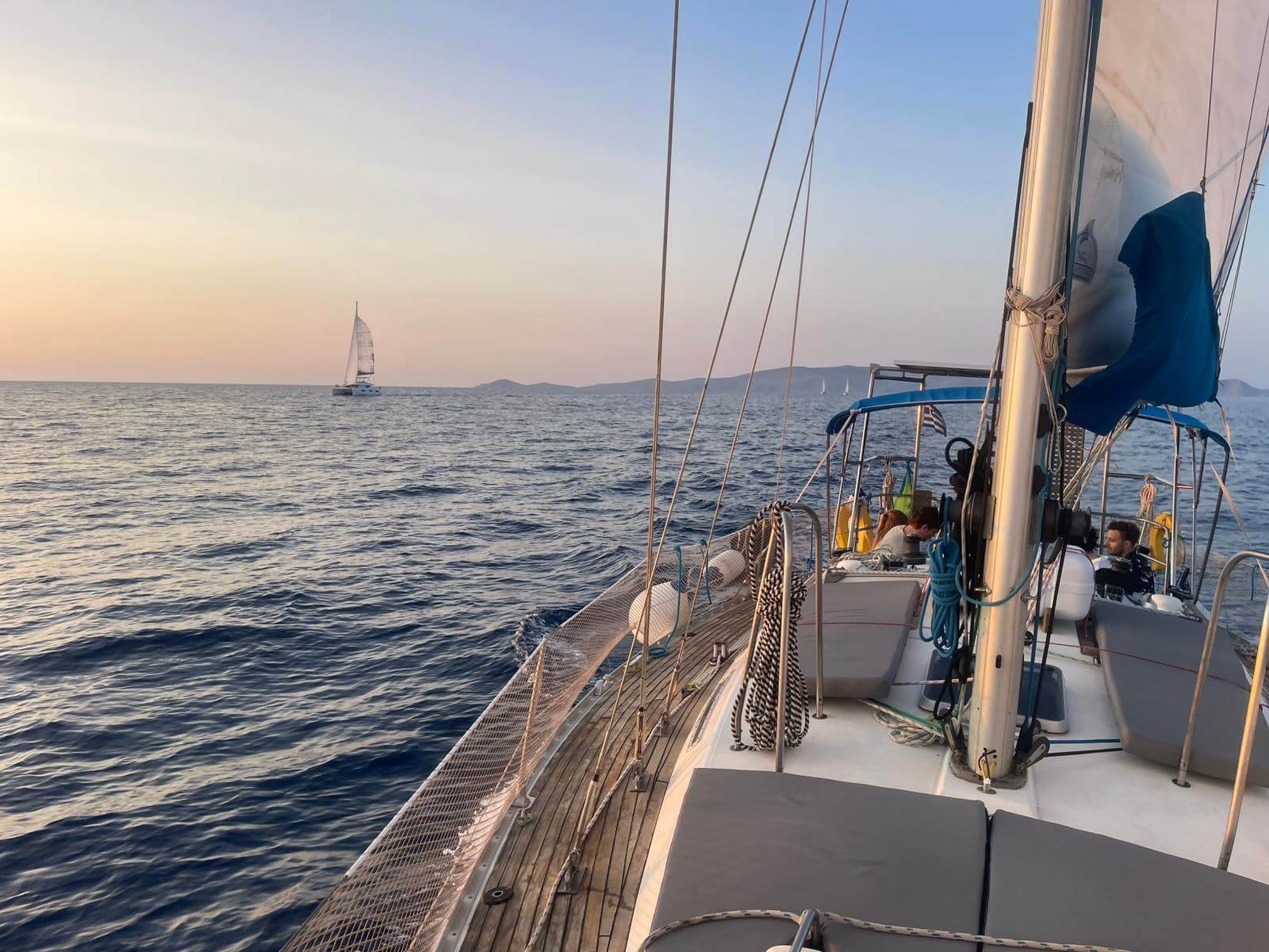 Heraklion: Private Couples Sailing Cruise with Meal and Wine