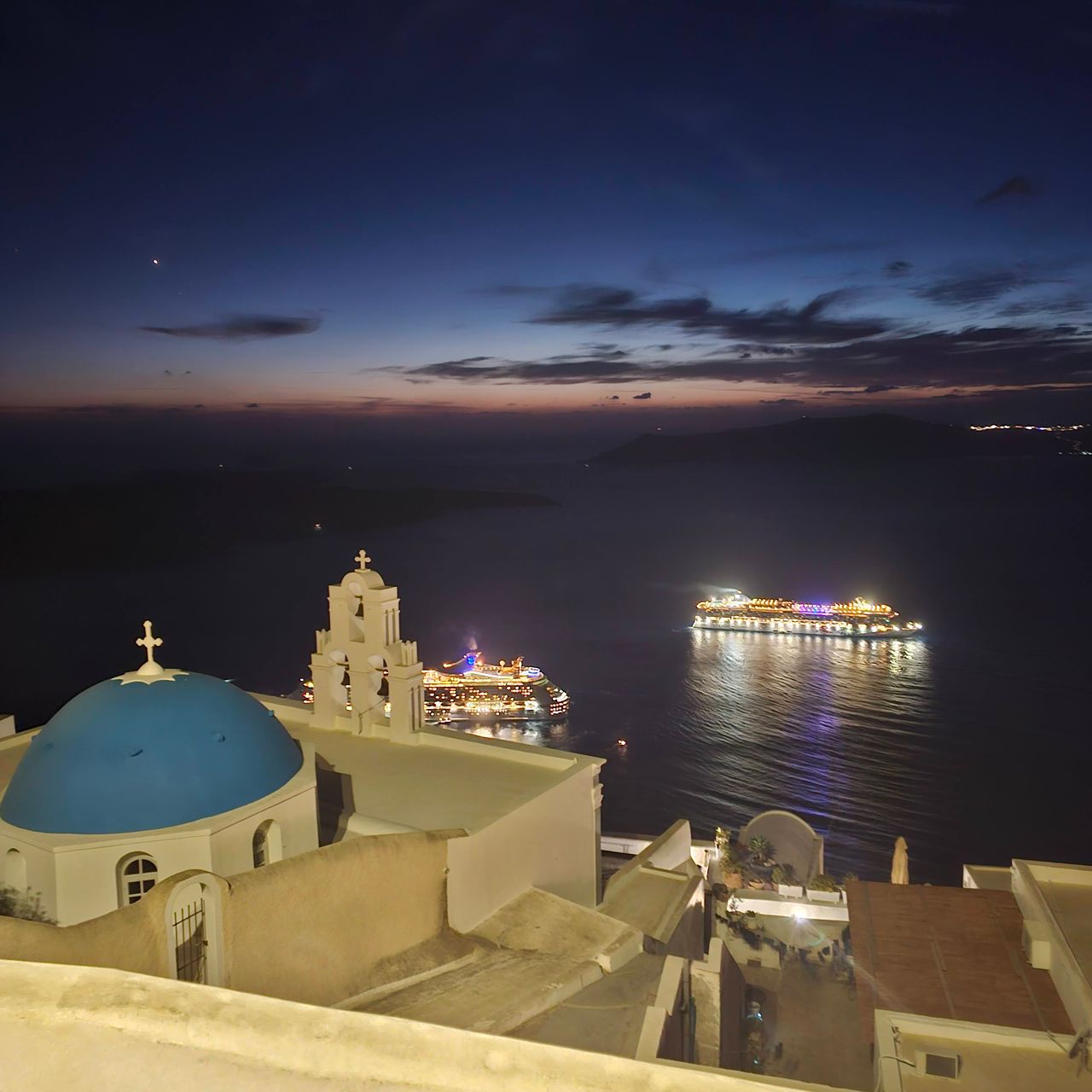 Santorini Sightseeing Tour: 4 Hours of Iconic Spots