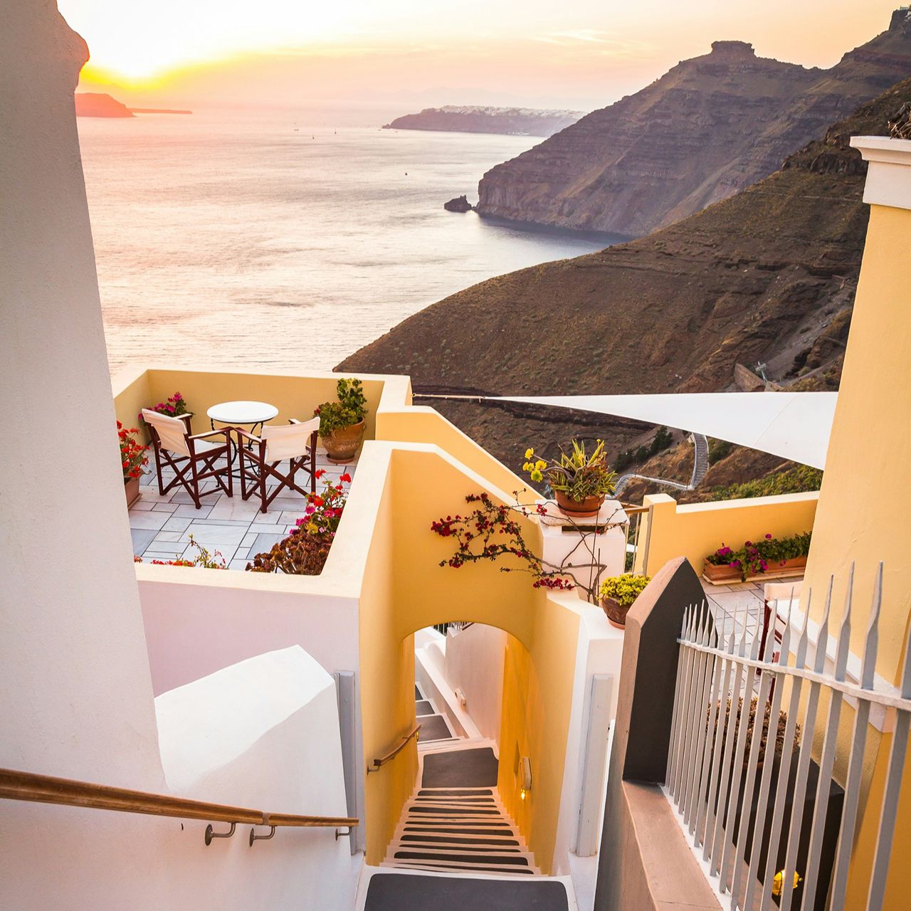 Santorini Sightseeing Tour: 4 Hours of Iconic Spots