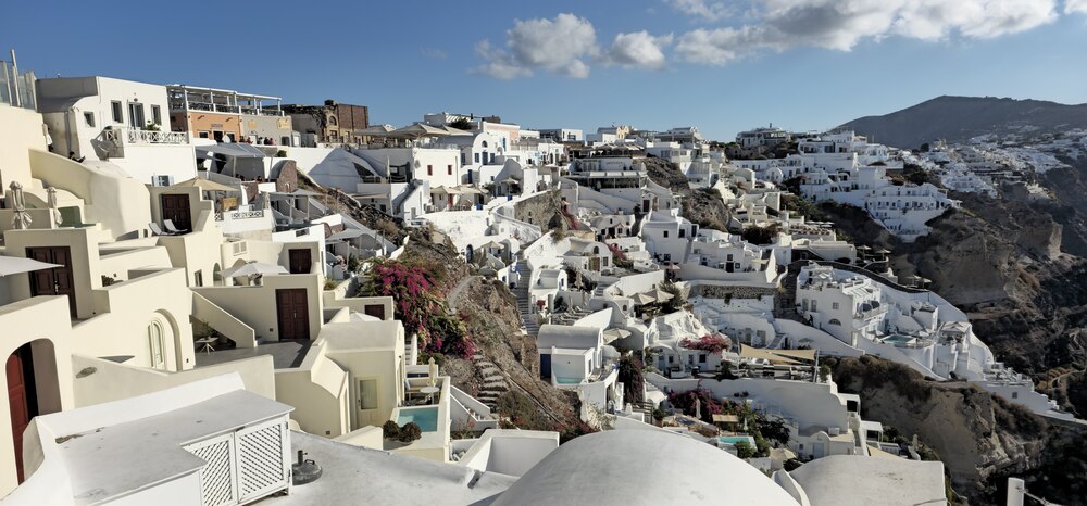 Santorini Sightseeing Tour: 4 Hours of Iconic Spots