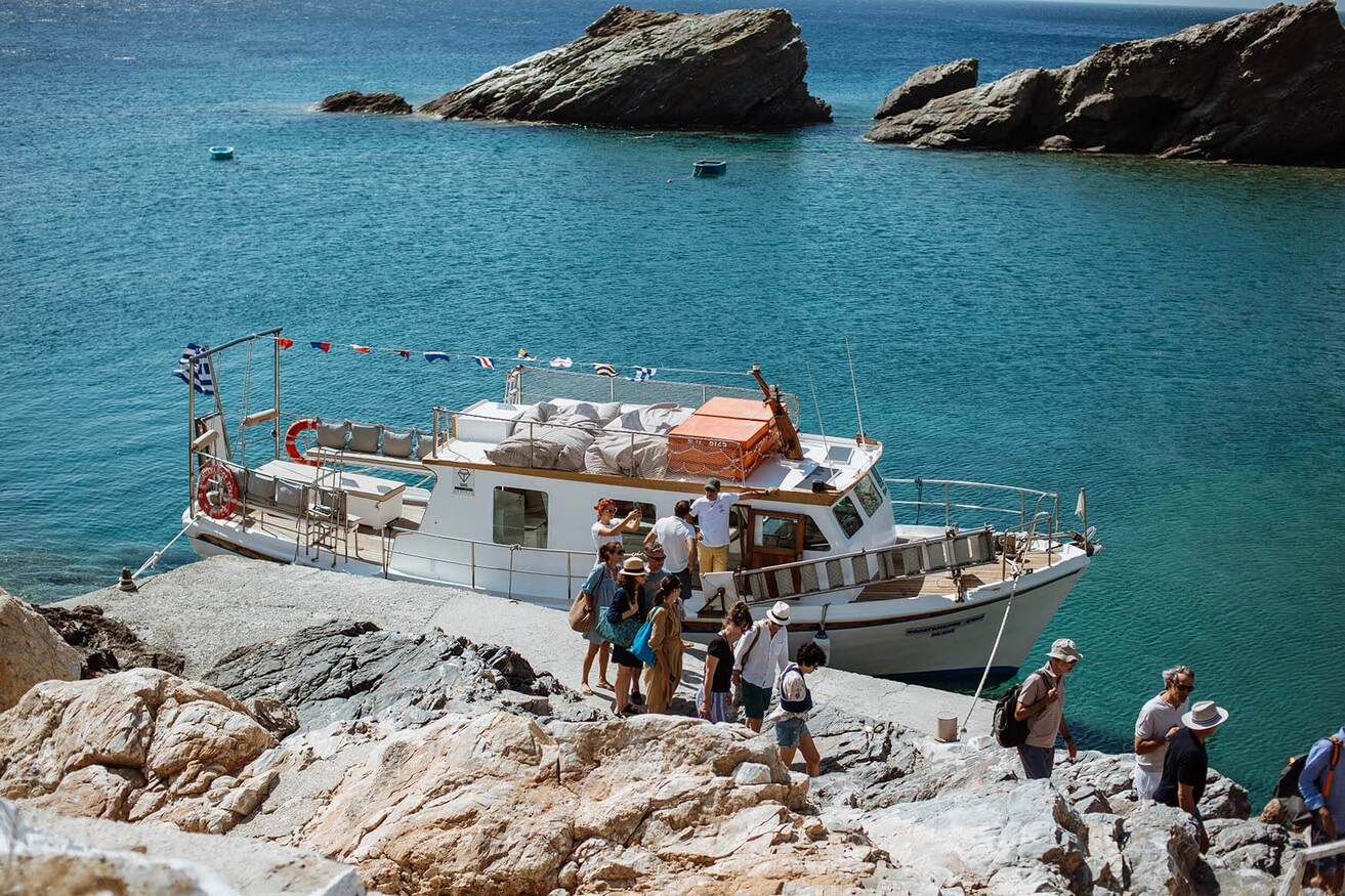 Small group tour: Wooden Traditional boat