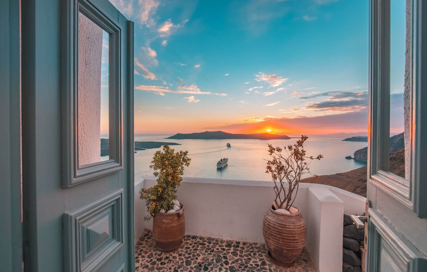 Island Bus Tour: The Majestic Spots of Santorini