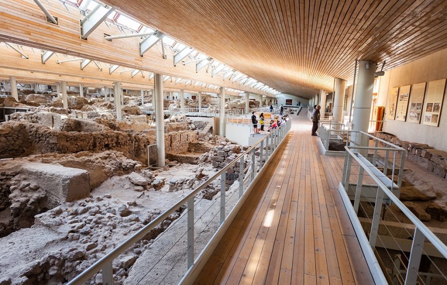 Archaeological Bus Tour to Akrotiri Excavations & Red Beach