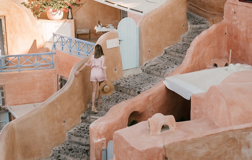 Island Bus Tour: The Majestic Spots of Santorini