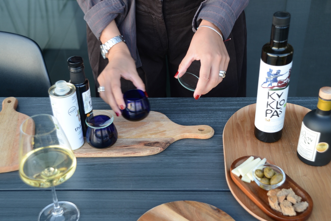 Thessaloniki: Greek Olive Oil tasting and traditional bites on a private terrace 