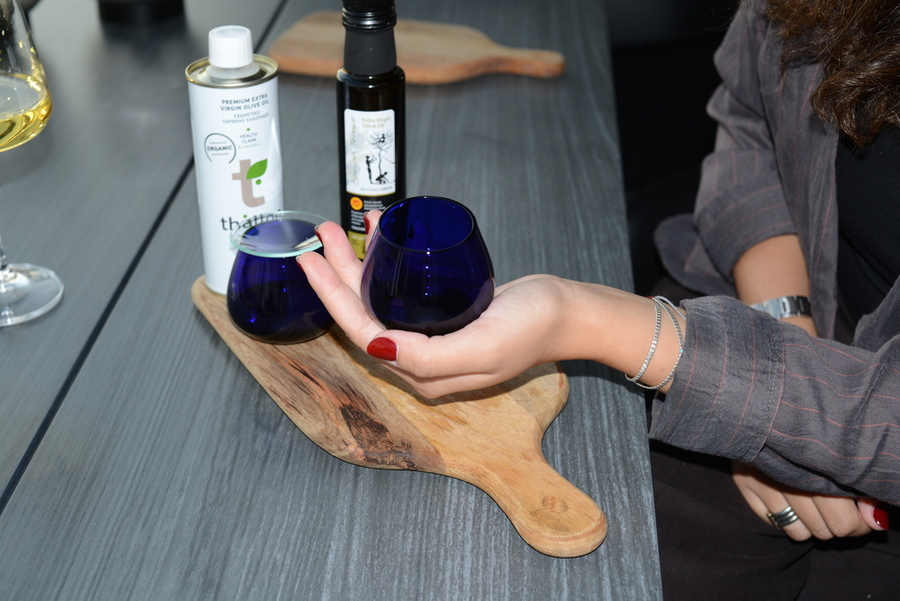 Thessaloniki: Greek Olive Oil tasting and traditional bites on a private terrace 