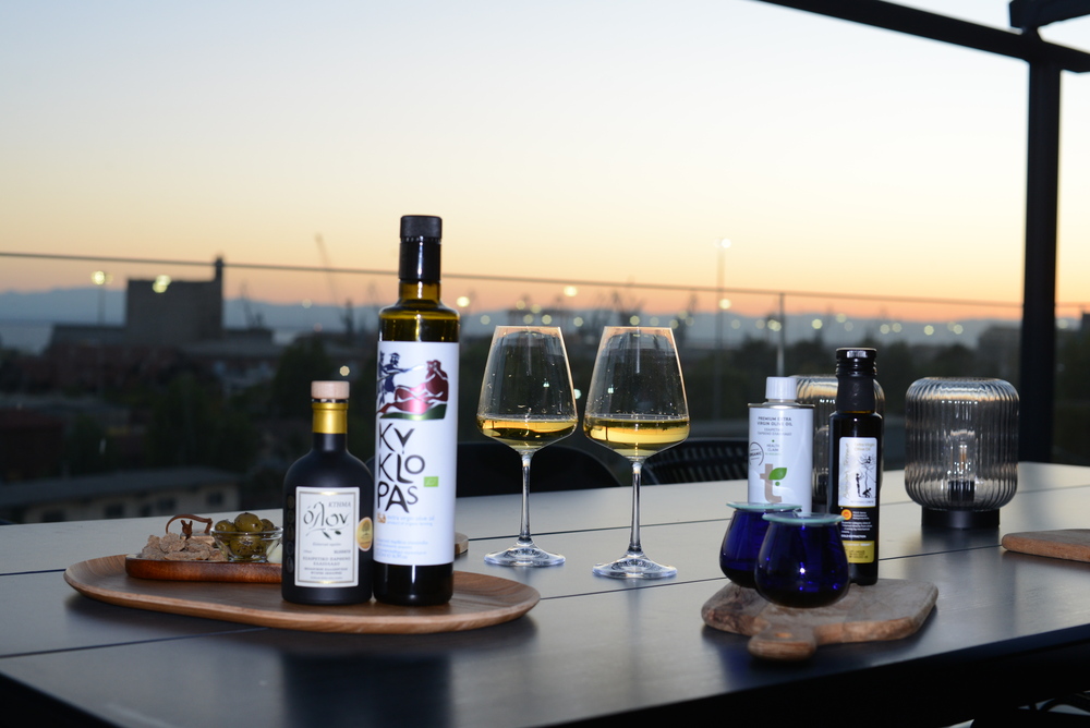 Thessaloniki: Greek Olive Oil tasting and traditional bites on a private terrace 