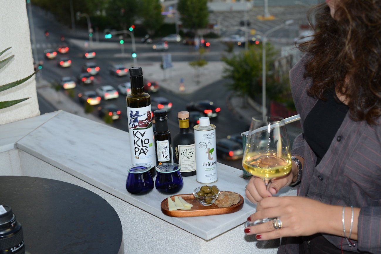 Thessaloniki: Greek Olive Oil tasting and traditional bites on a private terrace 