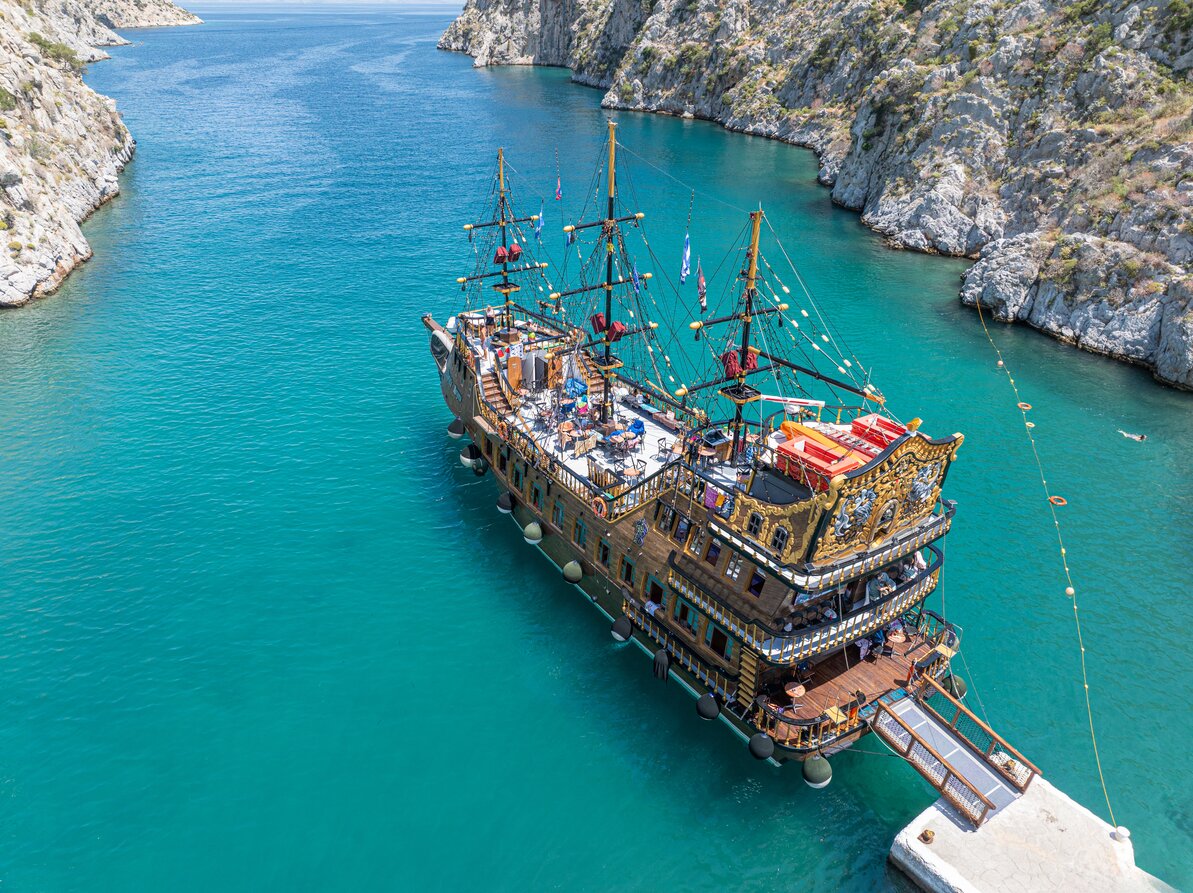 Luxury 3 Island Cruise with Captain Morgan