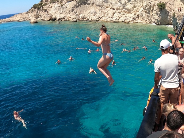 Luxury 3 Island Cruise with Captain Morgan