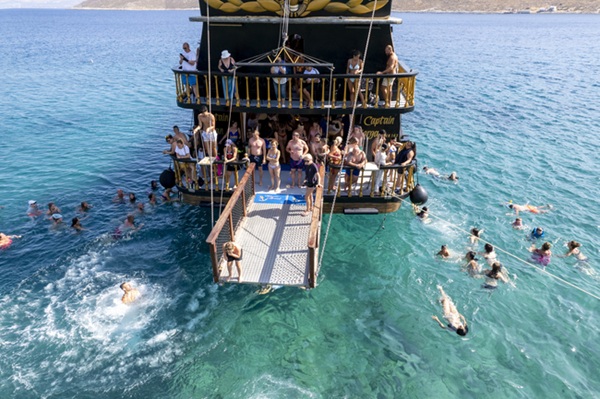 Luxury 3 Island Cruise with Captain Morgan