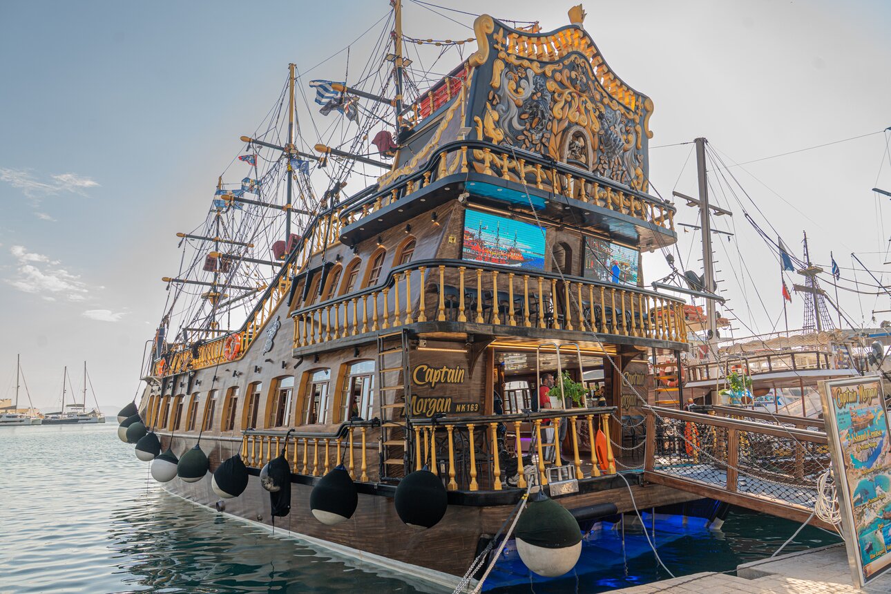 Luxury 3 Island Cruise with Captain Morgan