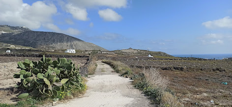 The Grand Hike | Santorini’s Picturesque Villages, Wine Roads and Hidden Treasures