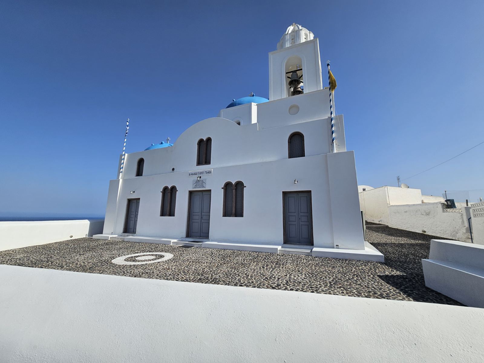 Two islands , One wine journey