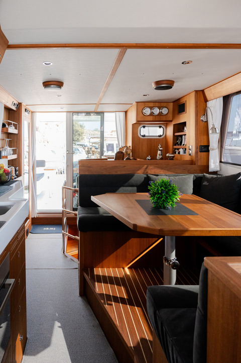 Private Targa Motor Yacht Half Day Daytime Cruise with BBQ, Open Bar & Transfers