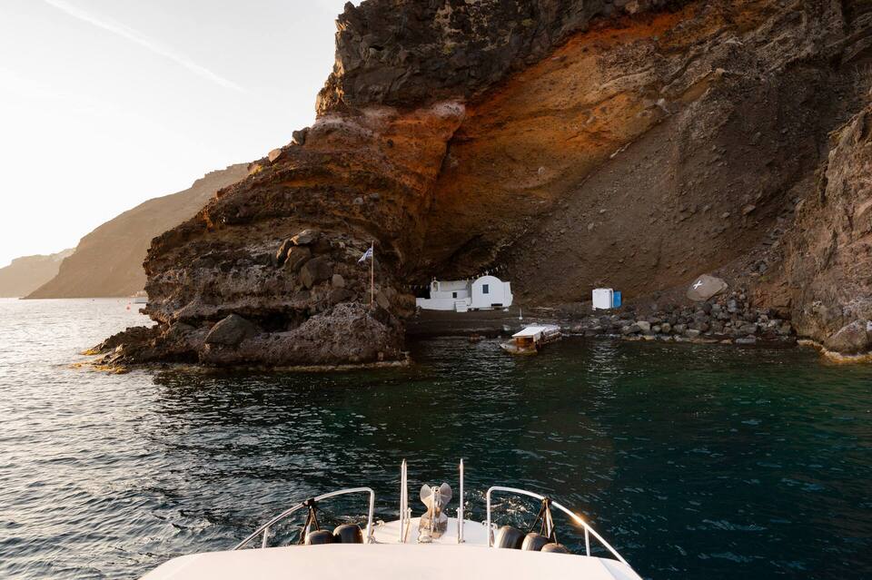 Private Targa Motor Yacht Half Day Daytime Cruise with BBQ, Open Bar & Transfers