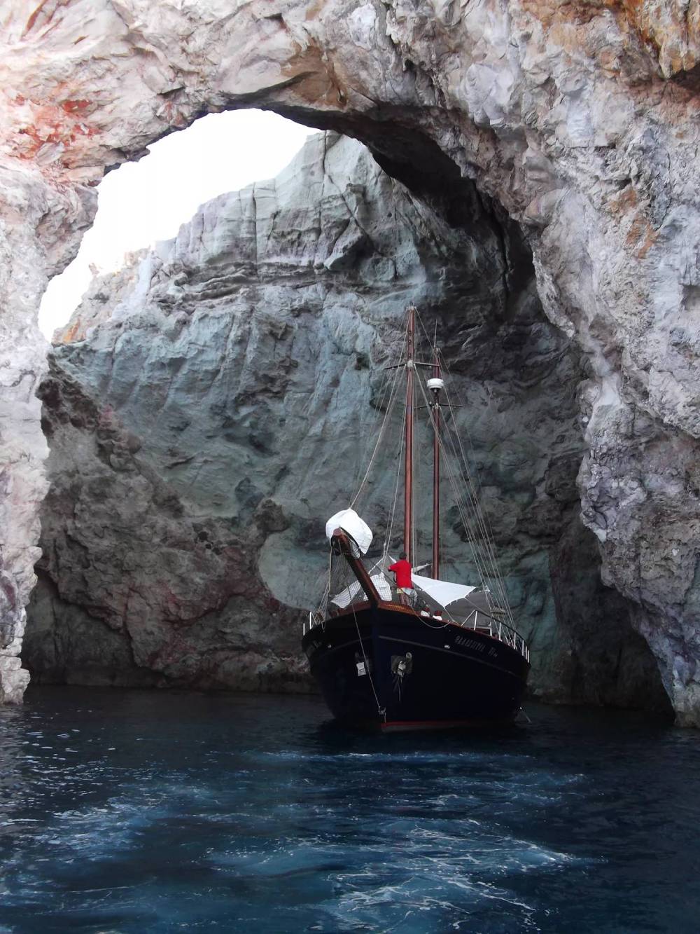 Traditional Boat Cruise to Sikia & Kleftiko Caves