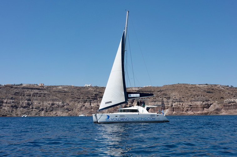 Private Luxury Caldera Cruise with BBQ Meal and Drinks