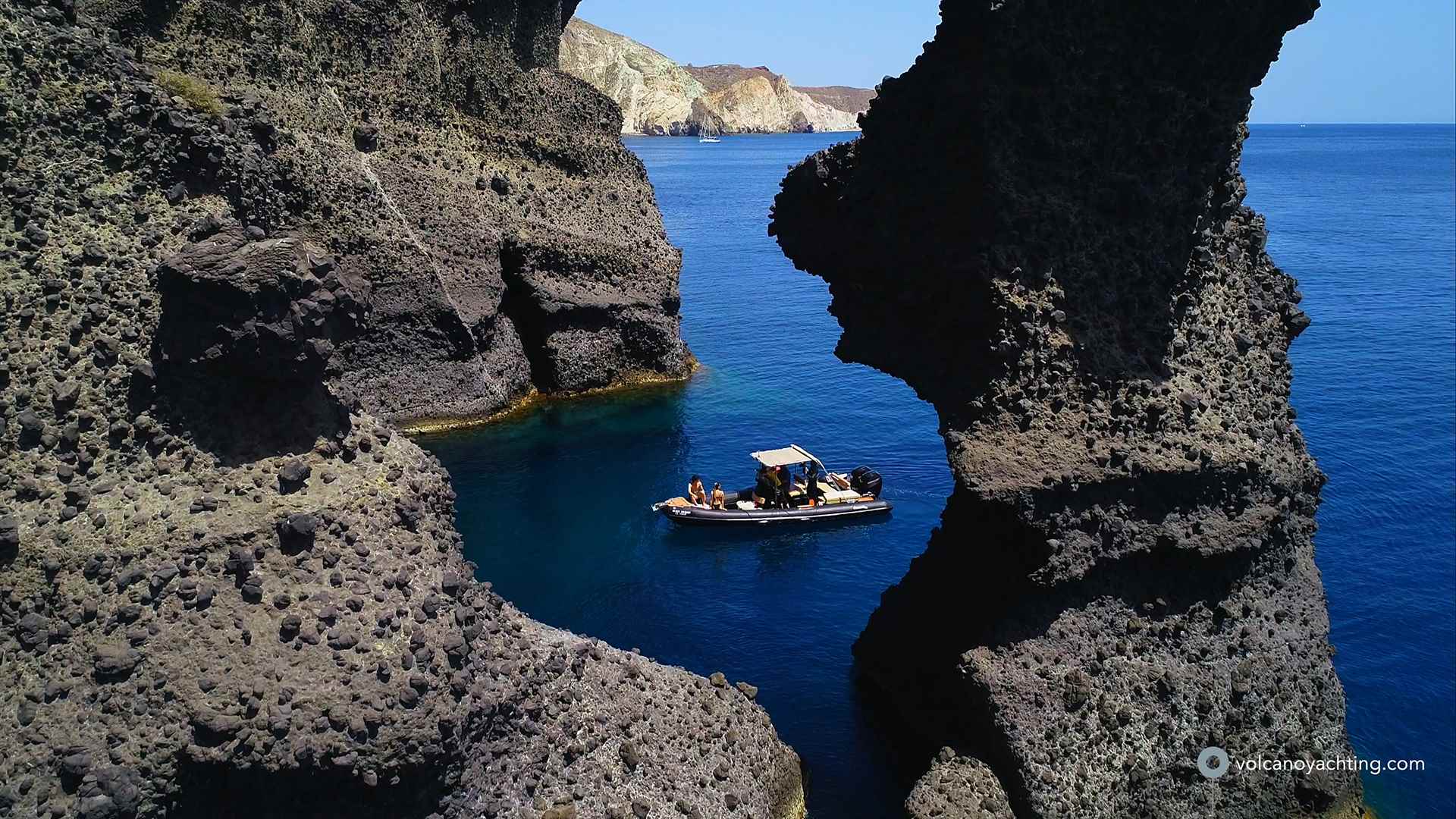 Luxury Rib Boat Cruise with a rich meal and drinks!