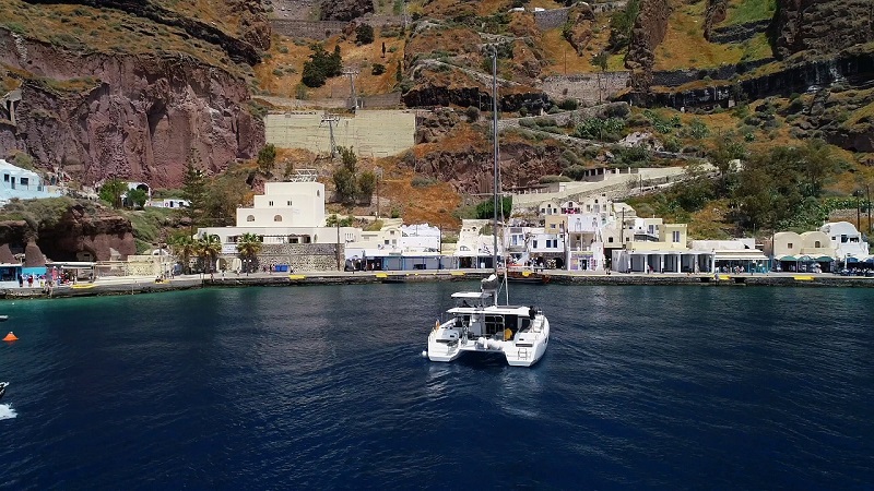 Private Luxury Caldera Cruise with BBQ Meal and Drinks