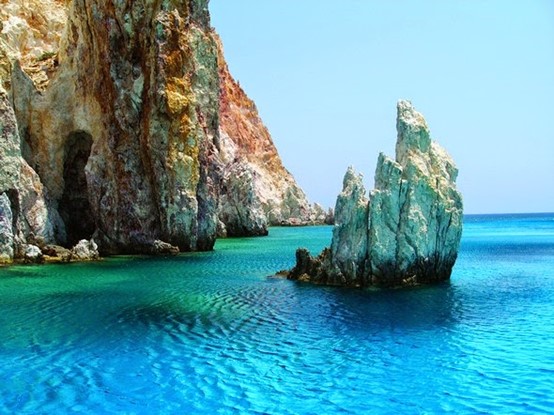 Blue bay-The island of Polyegos 